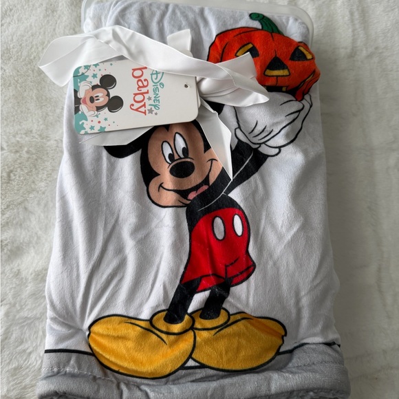 Disney Other - Disney Halloween Mickey pumpkin baby blanket